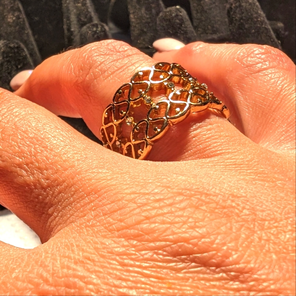 Costume cocktail ring goldtone lacy design wide band with‎ CZ accents